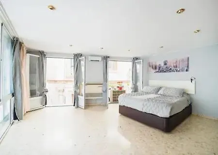 Charming 2 Bedroom In The Heart Of