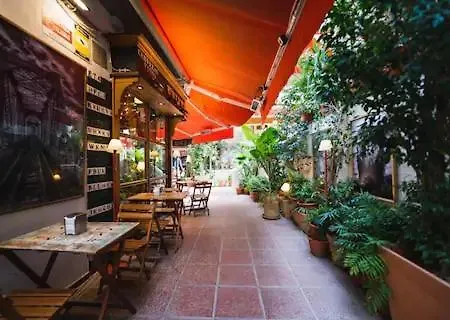 Charming 2 Bedroom In The Heart Of Apartment *